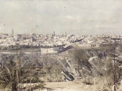 FRSFP_0821IM_A_48 - Panorama de Mekn&egrave;s, [Maroc], 1921. verre autochrome, 9 x 12 cm